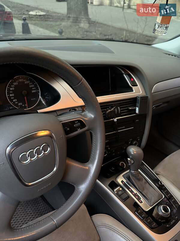 Седан Audi A4 2011 в Одессе