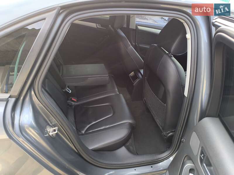 Седан Audi A4 2012 в Кривому Розі