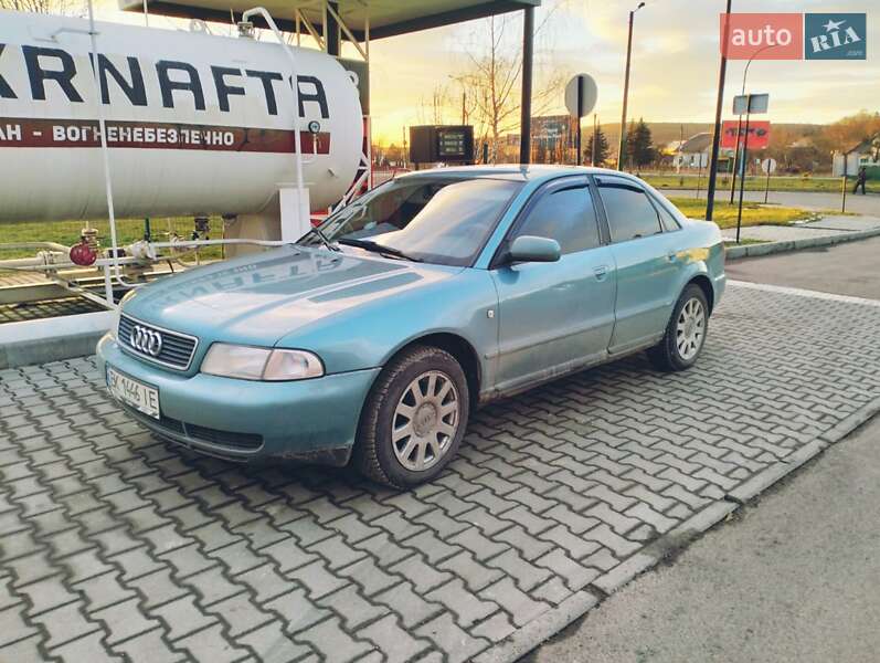 Седан Audi A4 1998 в 