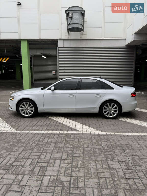 Седан Audi A4 2013 в Киеве