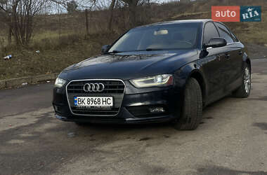 Седан Audi A4 2012 в Ровно