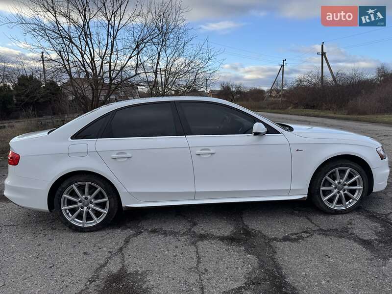 Седан Audi A4 2014 в Полтаве