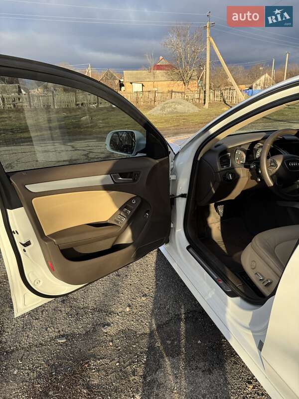 Седан Audi A4 2014 в Полтаве