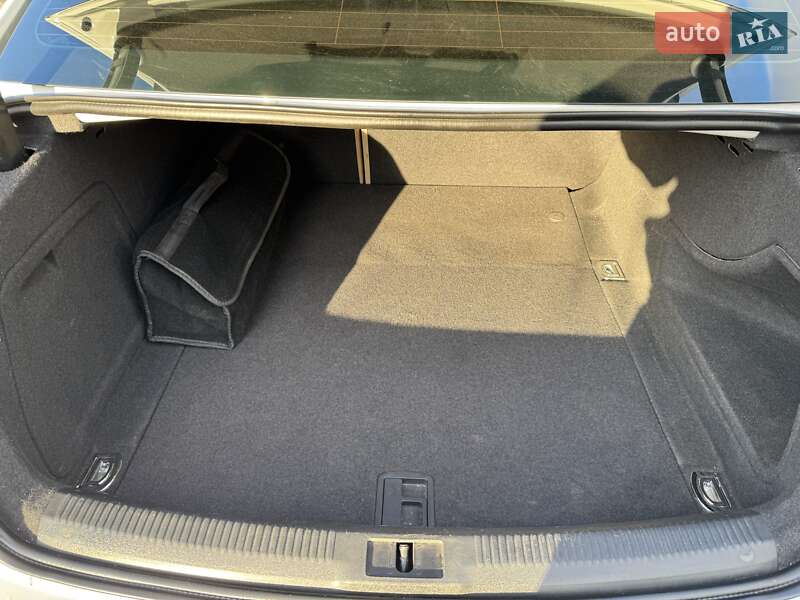 Седан Audi A4 2014 в Полтаве