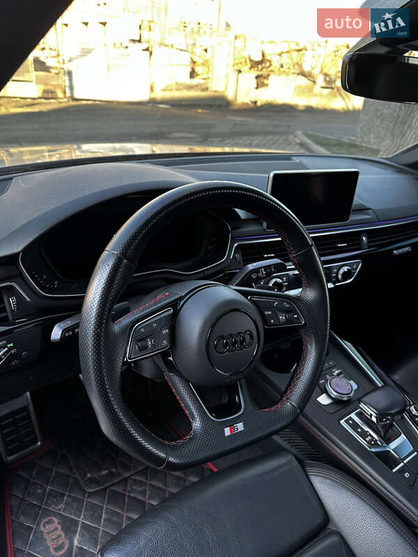 Седан Audi A4 2017 в Ивано-Франковске