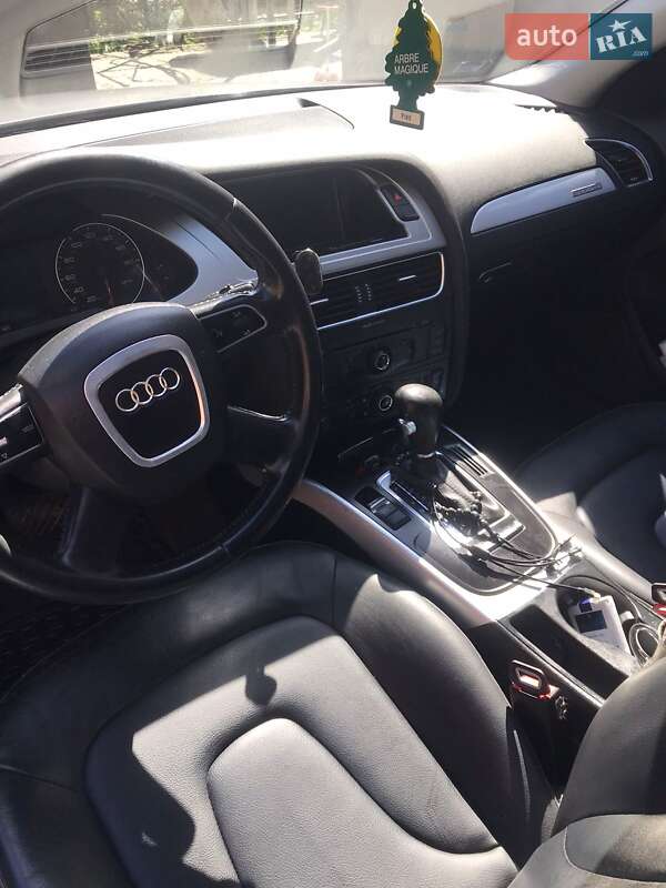Седан Audi A4 2011 в Дунаївцях