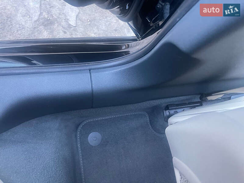 Седан Audi A4 2018 в Киеве