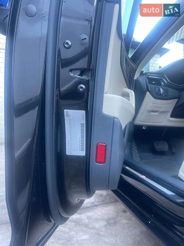 Седан Audi A4 2018 в Киеве