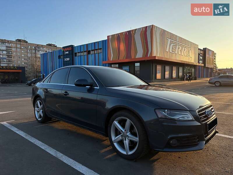 Седан Audi A4 2010 в Кривом Роге