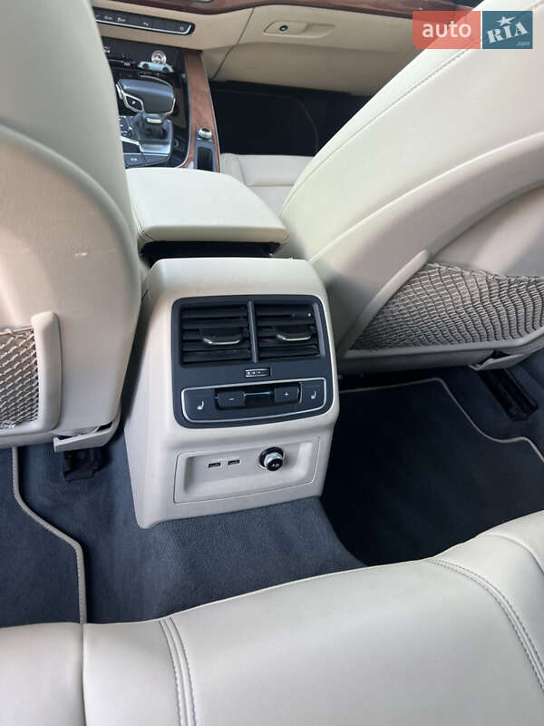 Седан Audi A4 2020 в Львове