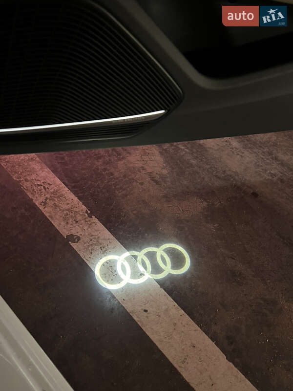 Седан Audi A4 2020 в Львове