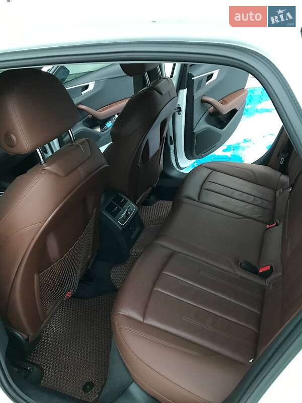 Седан Audi A4 2018 в Львове
