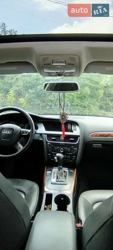 Седан Audi A4 2011 в Волочиську