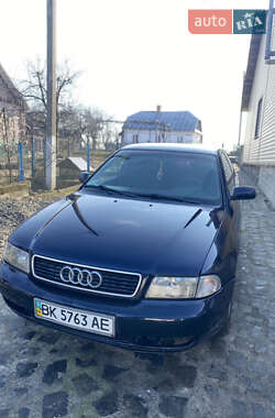 Седан Audi A4 1999 в 