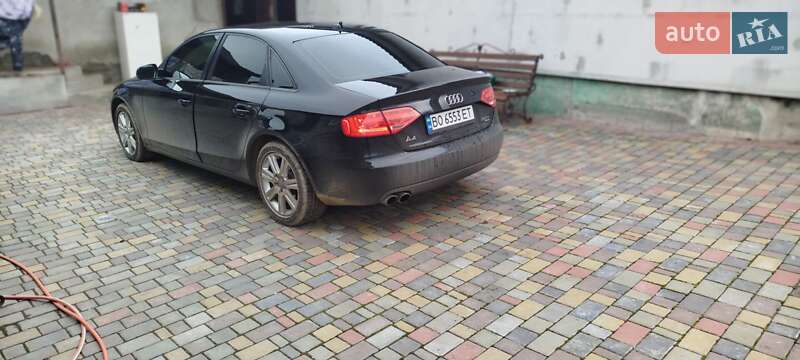 Седан Audi A4 2011 в Волочиську