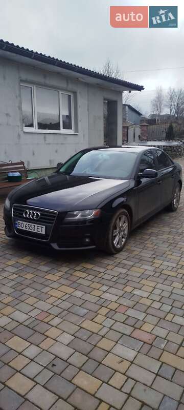 Седан Audi A4 2011 в Волочиську