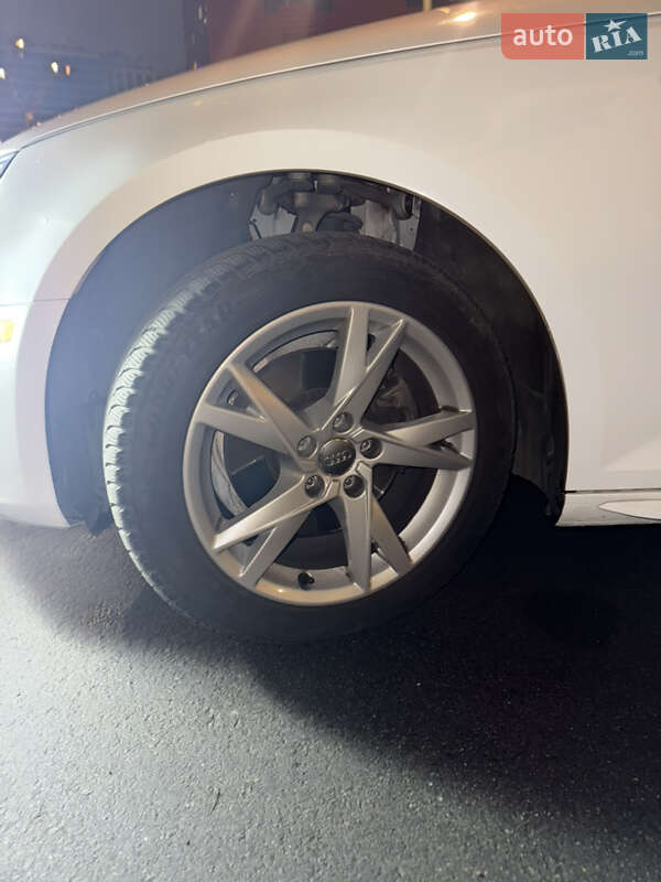 Седан Audi A4 2018 в Киеве