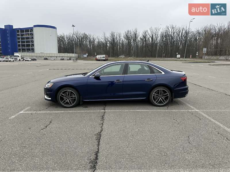 Седан Audi A4 2023 в Киеве