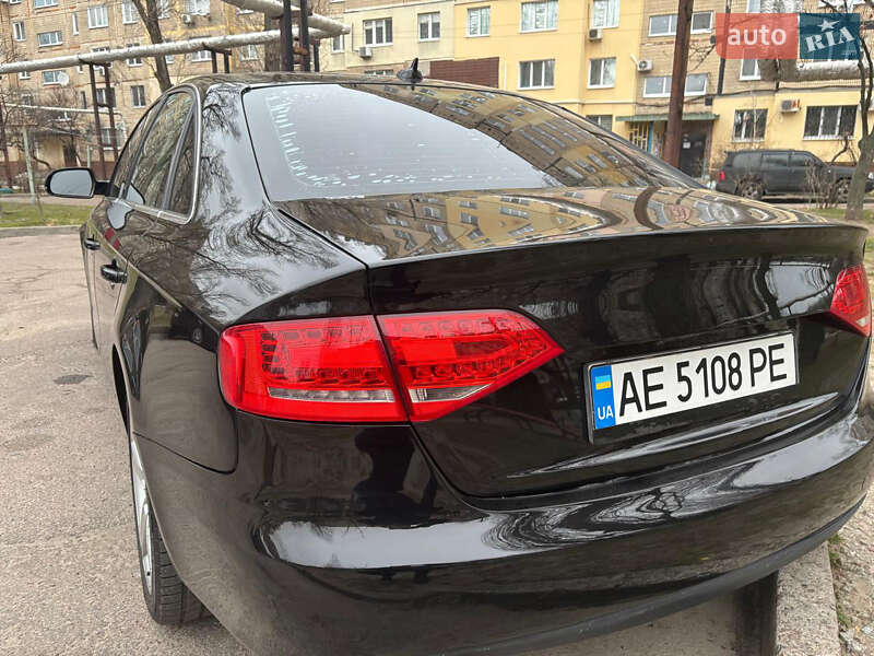 Седан Audi A4 2012 в Днепре