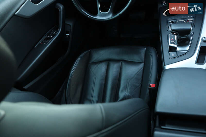 Седан Audi A4 2016 в Мукачево