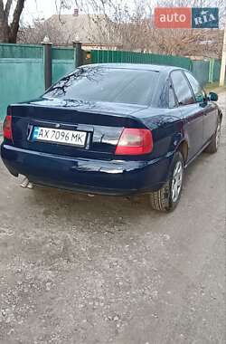 Седан Audi A4 1996 в Черкасах