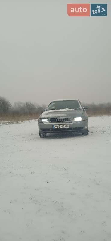 Седан Audi A4 1997 в Ужгороде