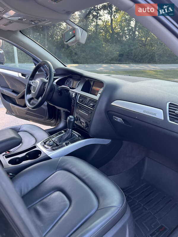 Седан Audi A4 2010 в Ивано-Франковске