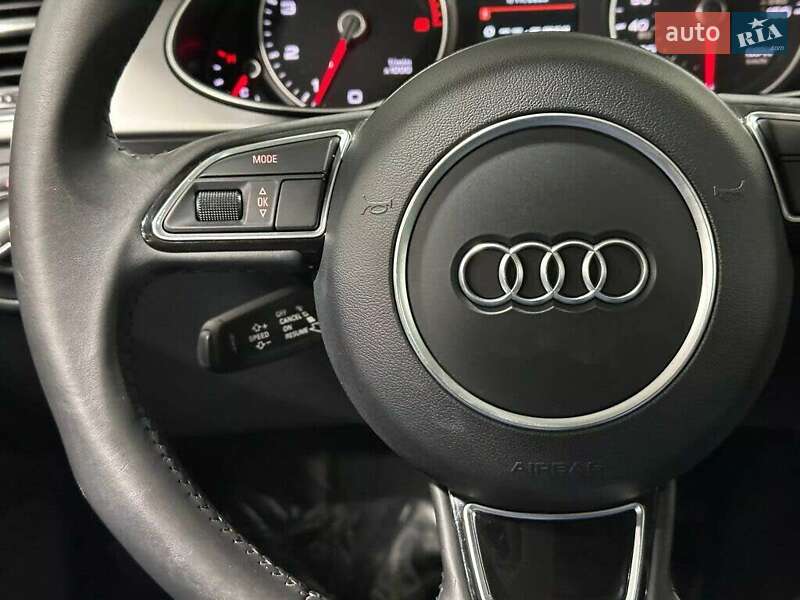 Седан Audi A4 2015 в Львове
