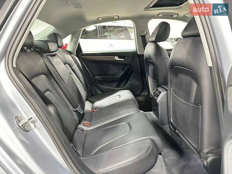 Седан Audi A4 2015 в Львове