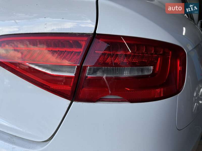 Седан Audi A4 2015 в Гатне