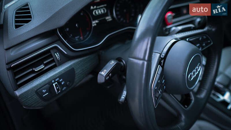 Седан Audi A4 2017 в Киеве