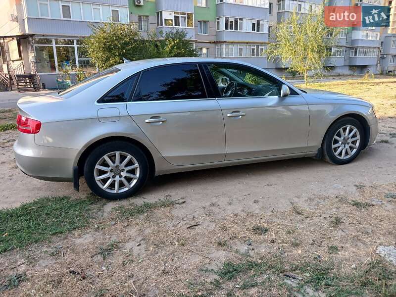 Седан Audi A4 2012 в Сумах