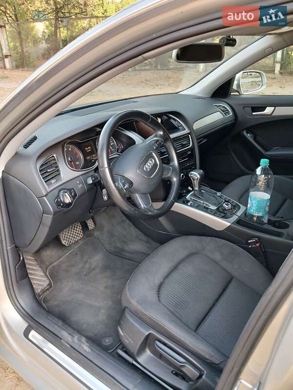 Седан Audi A4 2012 в Сумах