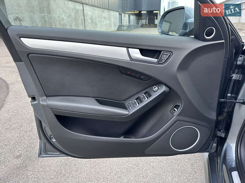 Седан Audi A4 2014 в Киеве