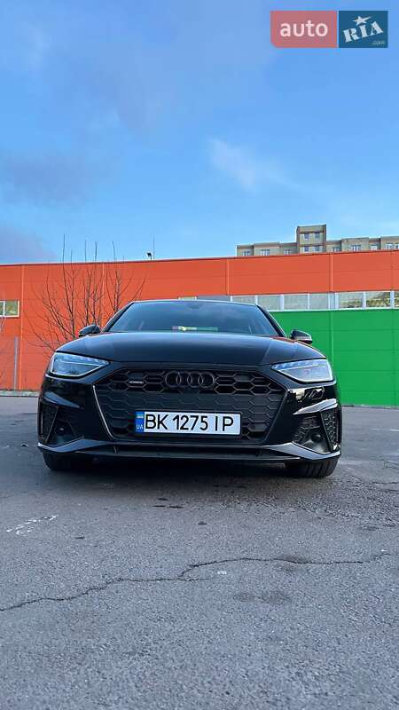 Седан Audi A4 2023 в 