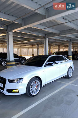 Седан Audi A4 2015 в 
