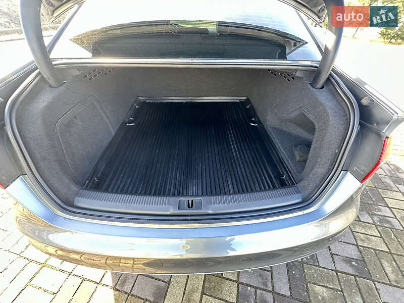 Седан Audi A4 2013 в Львове