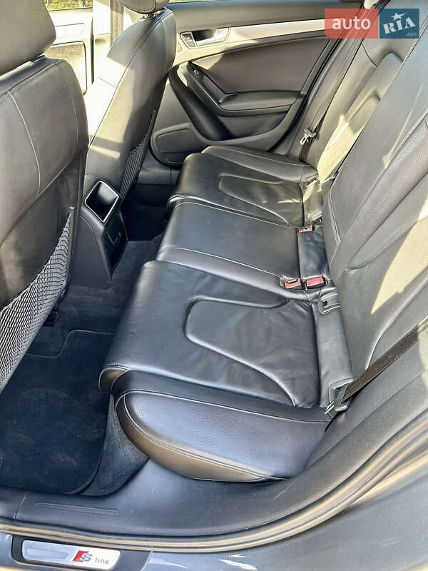 Седан Audi A4 2013 в Львове