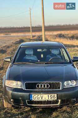 Седан Audi A4 2004 в Гоще