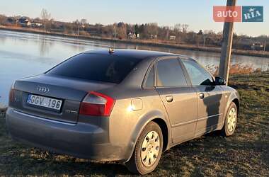 Седан Audi A4 2004 в Гоще