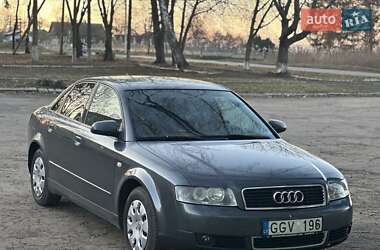 Седан Audi A4 2004 в Гоще