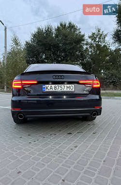 Седан Audi A4 2017 в Киеве