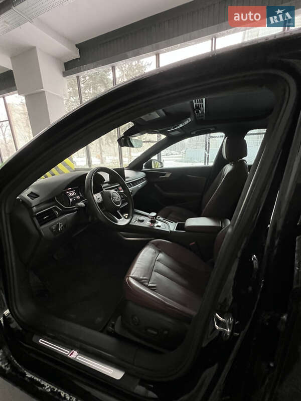 Седан Audi A4 2017 в Мостиске