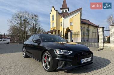 Седан Audi A4 2022 в 