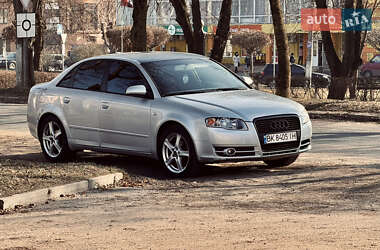 Седан Audi A4 2004 в Млинове