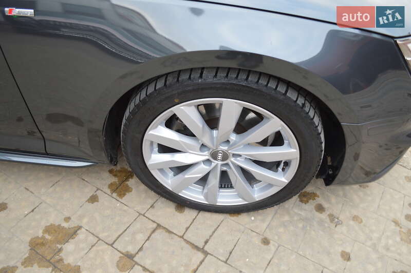 Седан Audi A4 2017 в Львові