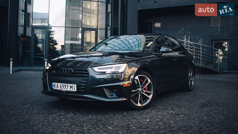 Седан Audi A4 2019 в 