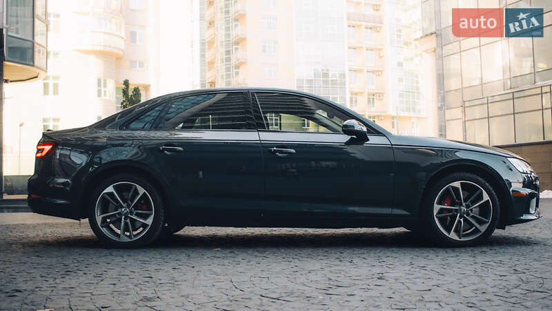 Седан Audi A4 2019 в Киеве