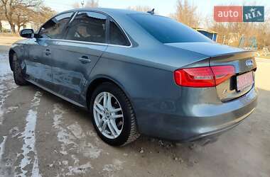 Седан Audi A4 2015 в Покровському