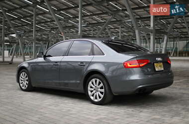 Седан Audi A4 2013 в Львове